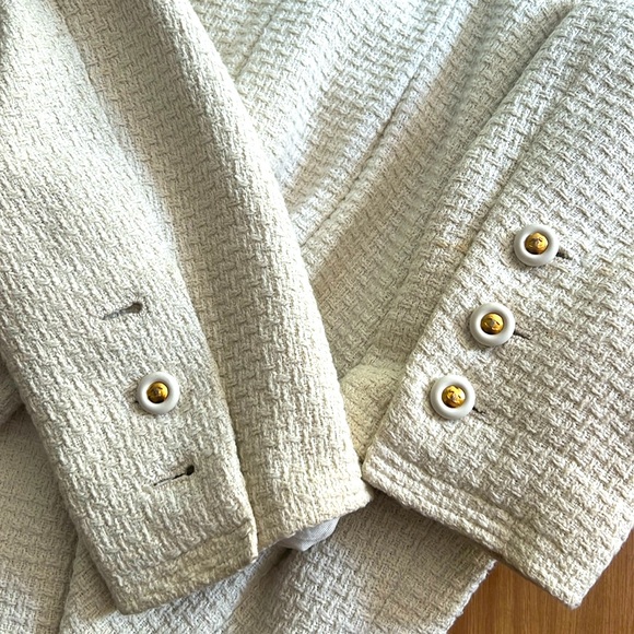 Vintage 90's CHANEL vanilla knit blazer jacket 17 logo buttons double br… - Picture 13 of 13